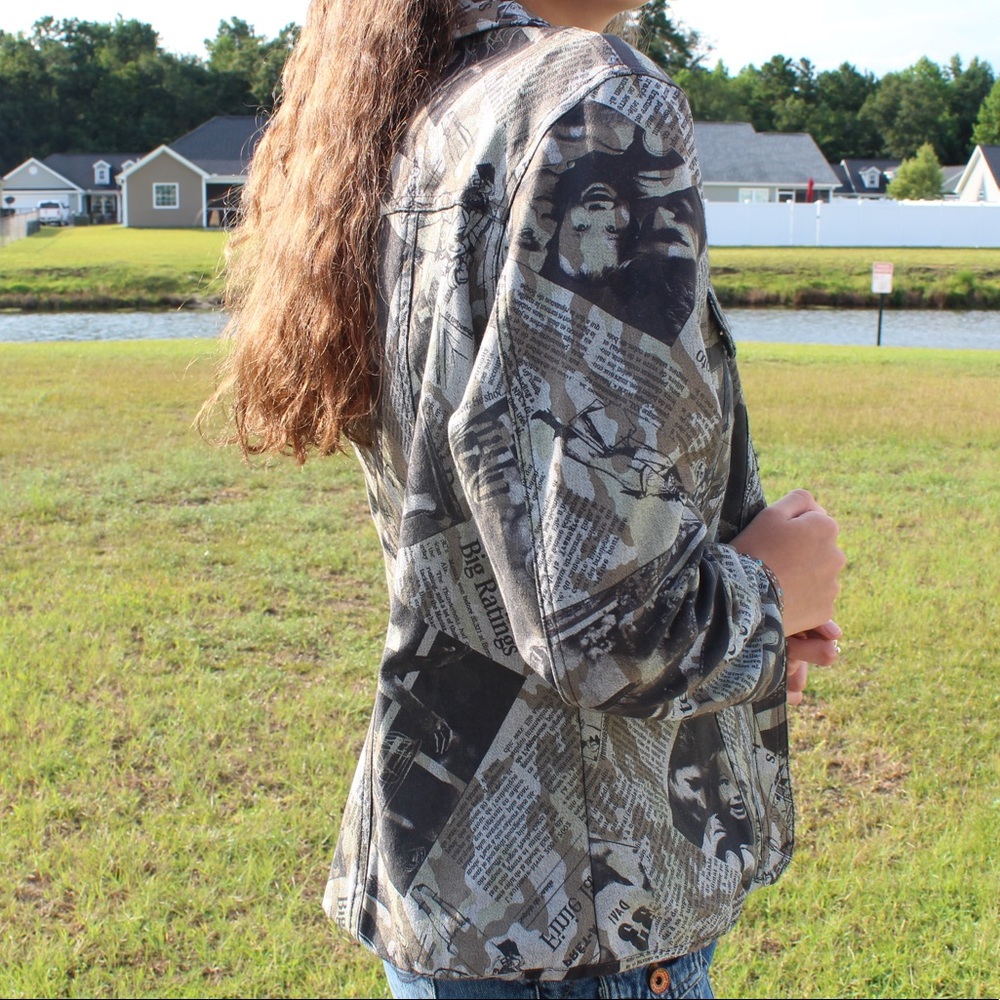 Blazer with Newspaper Pattern - Picture 2 of 6